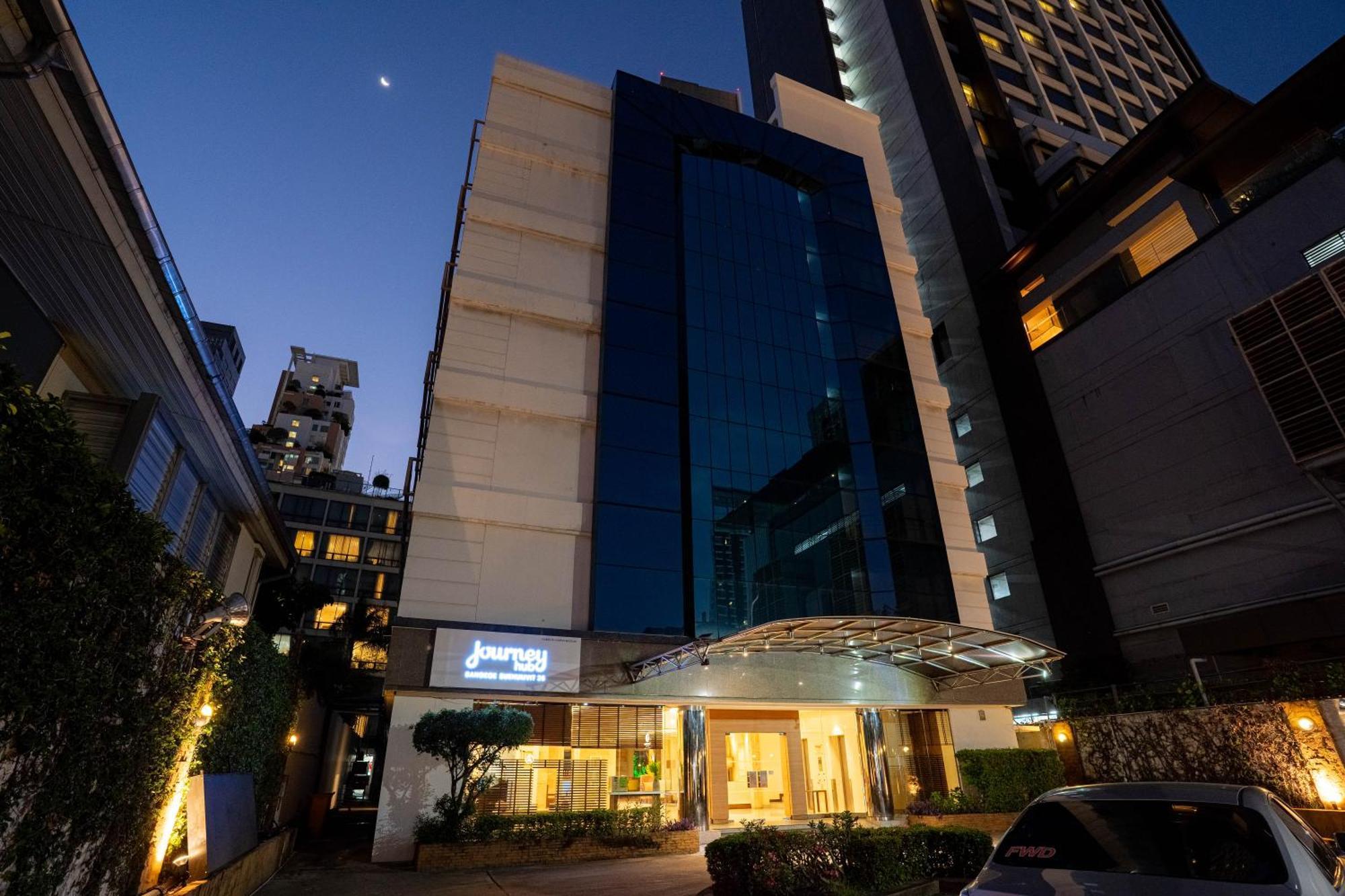 Journeyhub Sukhumvit 26, Bangkok - Formerly St James Hotel Exterior photo