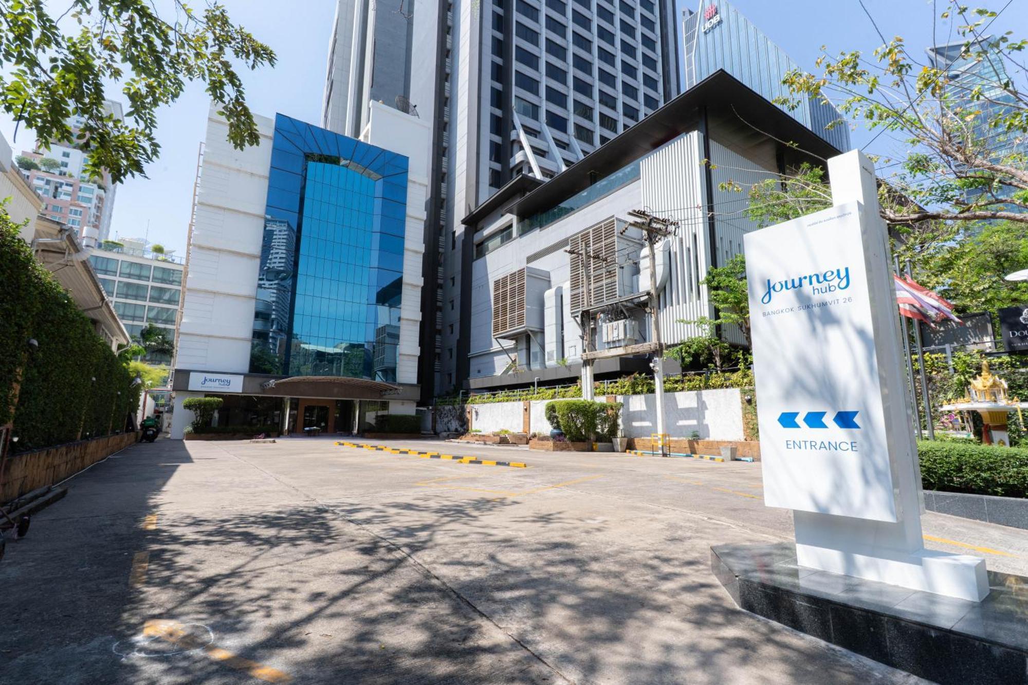 Journeyhub Sukhumvit 26, Bangkok - Formerly St James Hotel Exterior photo