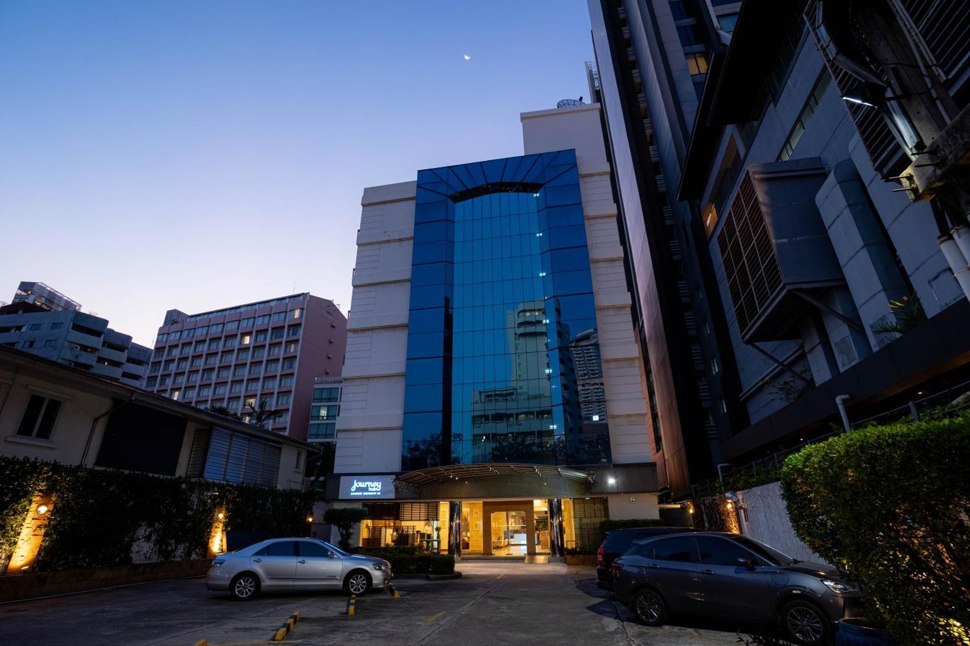 Journeyhub Sukhumvit 26, Bangkok - Formerly St James Hotel Exterior photo