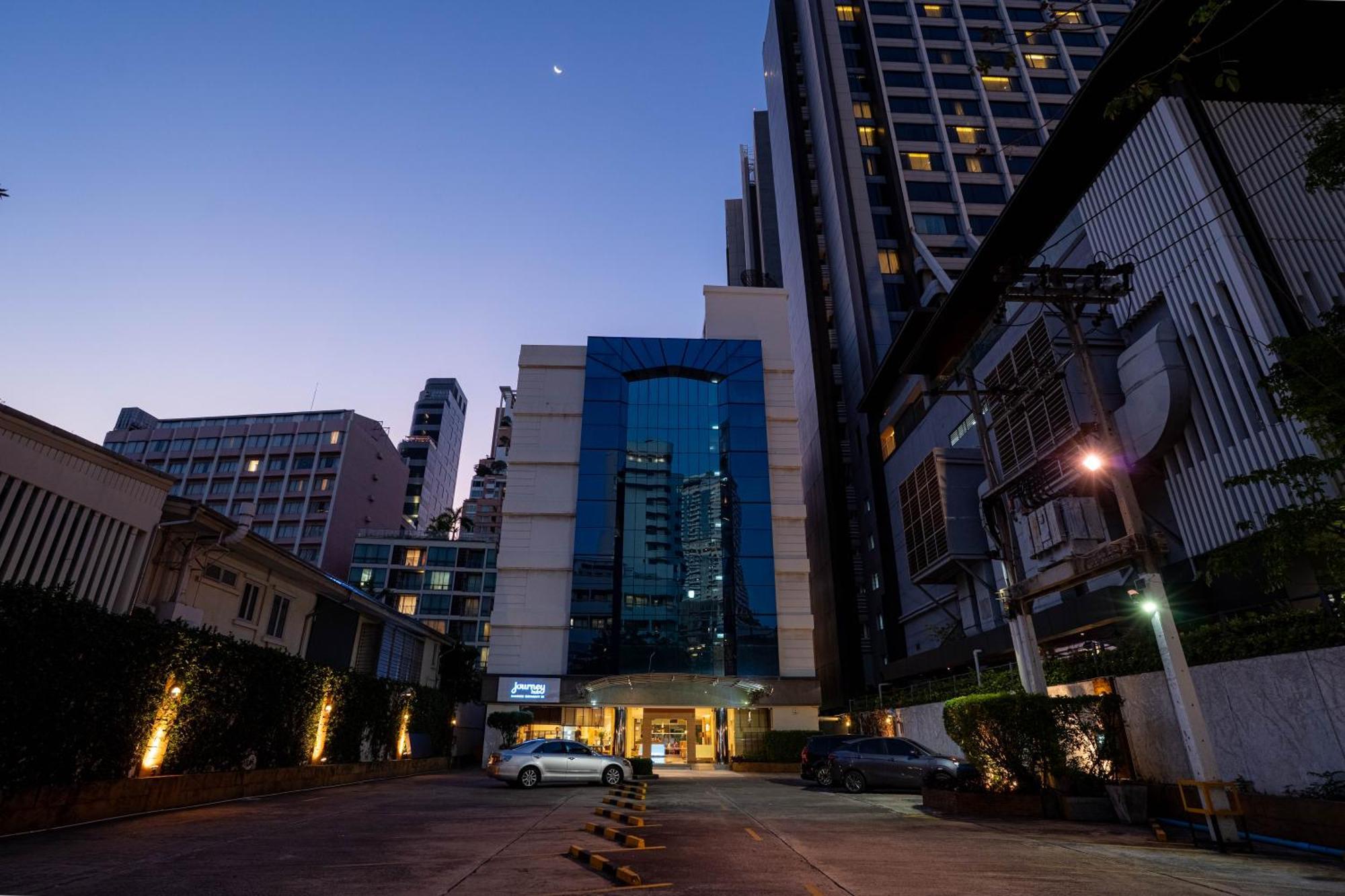 Journeyhub Sukhumvit 26, Bangkok - Formerly St James Hotel Exterior photo